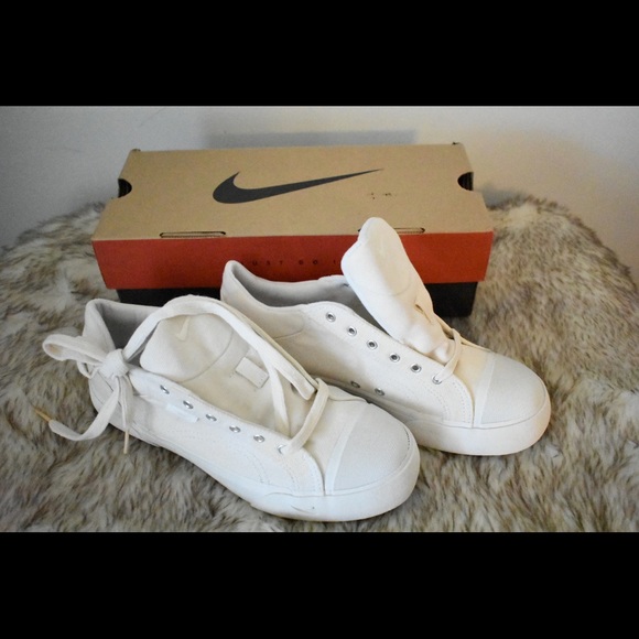 nike flex contact women's running shoes black and white